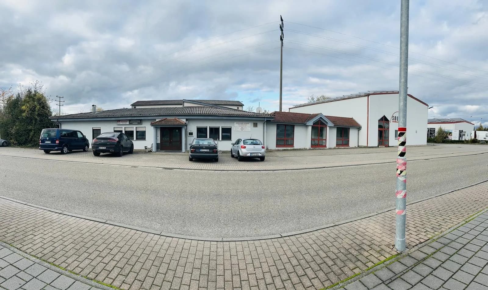 BA I - Eingang, Theke, Umkleiden und halbe Fitnesshalle in Eppingen