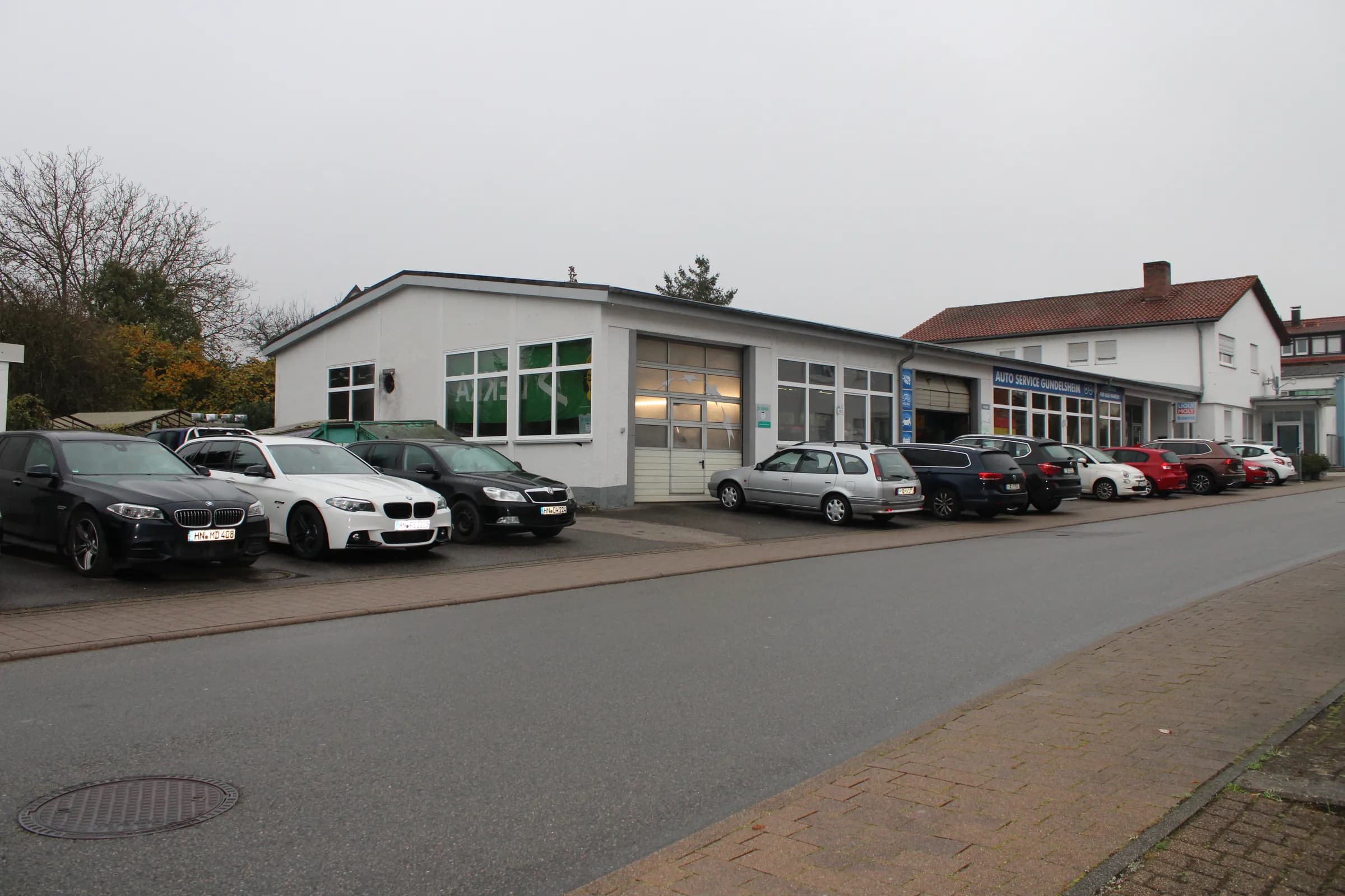 KFZ Werkstatt mit Hebebühnen und Freiflächen, zur Miete! in Gundelsheim