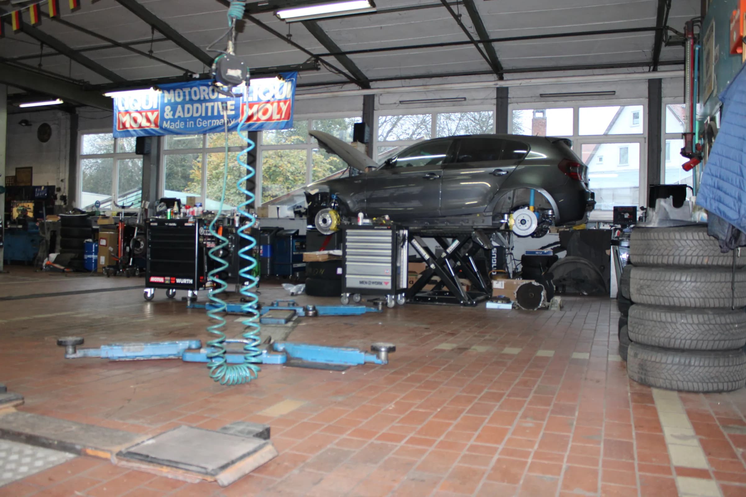 KFZ Werkstatt mit Hebebühnen und Freiflächen, zur Miete! in Gundelsheim