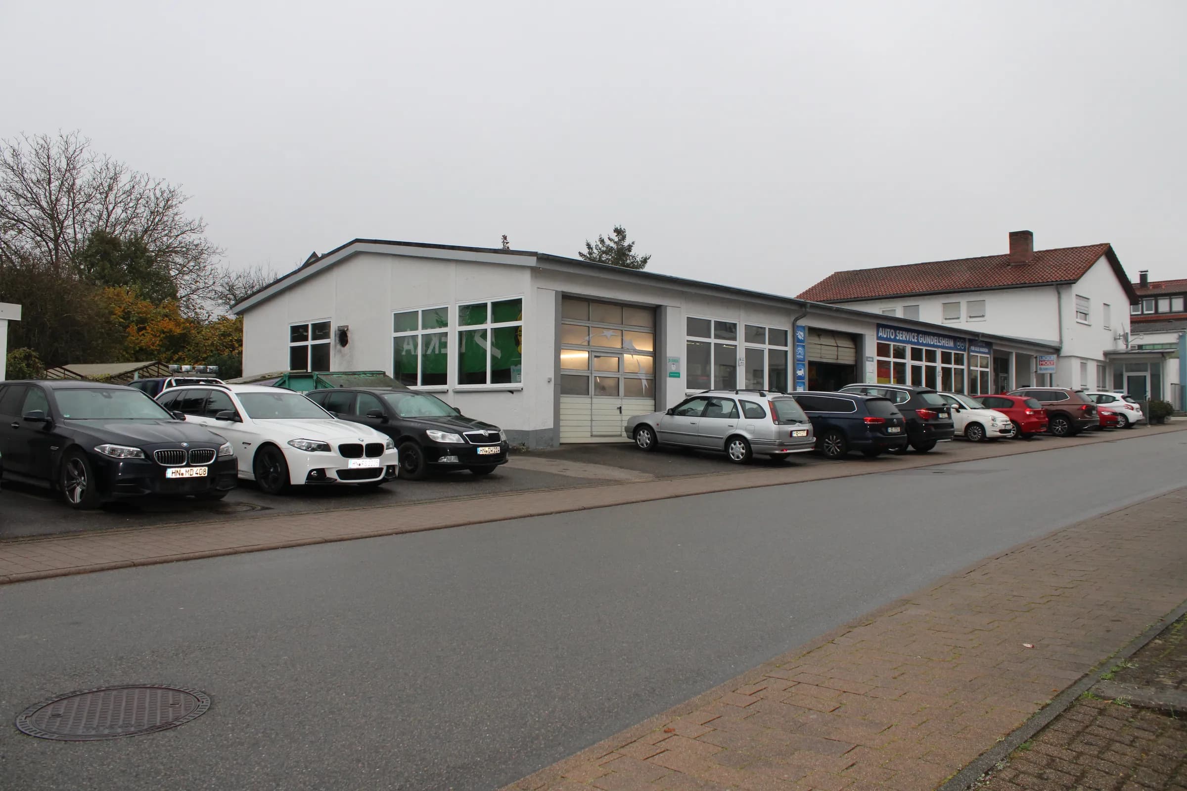 KFZ Werkstatt mit Hebebühnen und Freiflächen, zur Miete! in Heilbronn