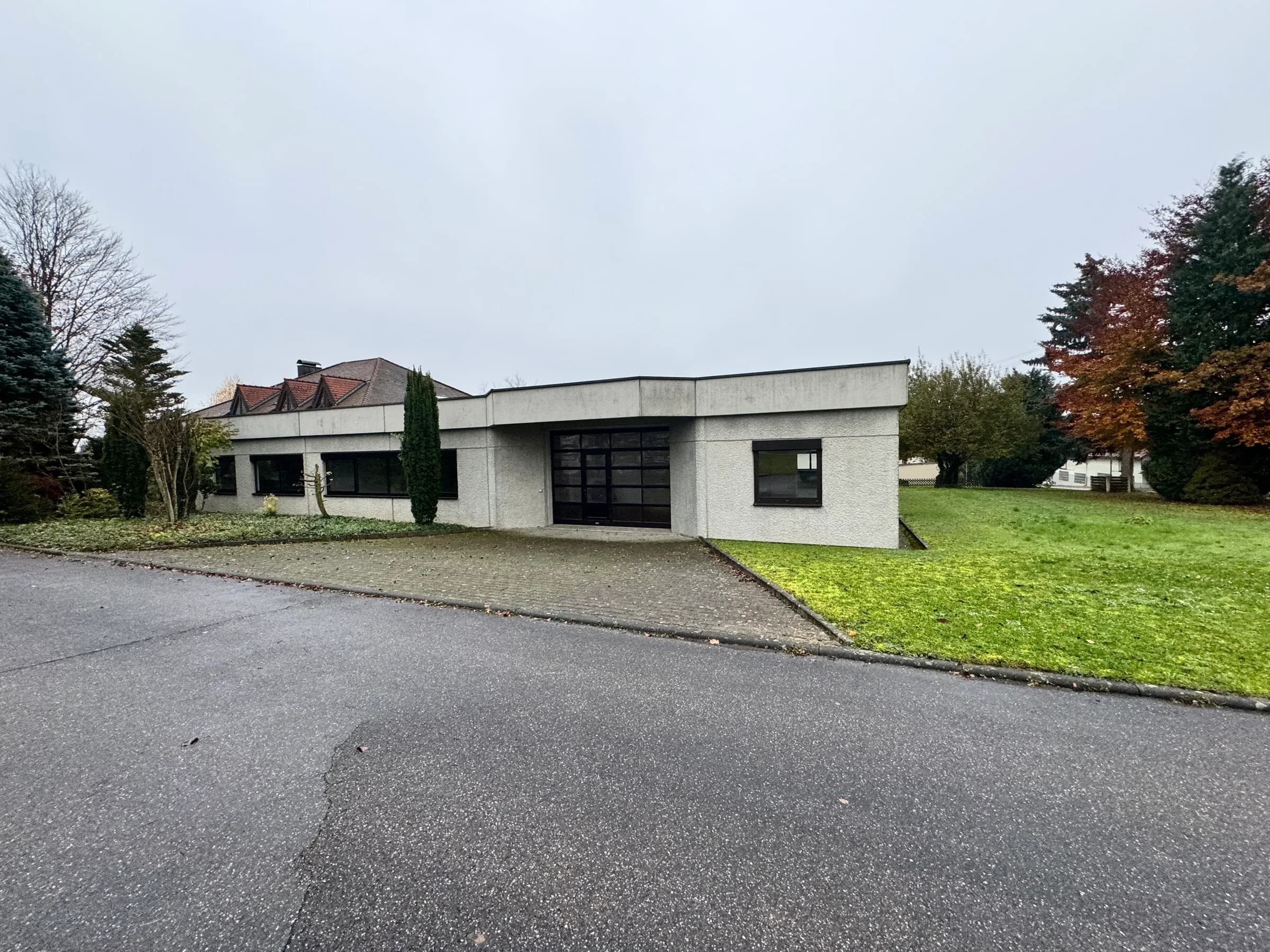 Halle / Werkstatt Eg ca. 790 m² zzgl. Büro / Wohnen im 1.OG! in Langenbrettach