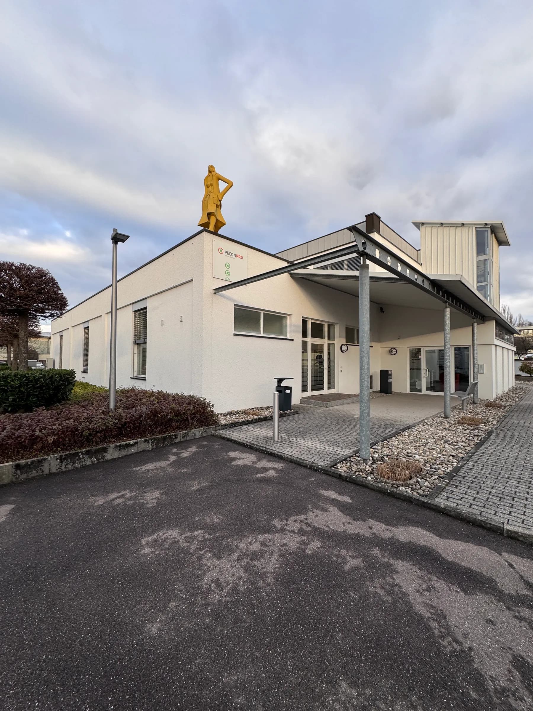 Büroflächen mit Werkstatt / Großraumbüro und Teeküche! in Flein