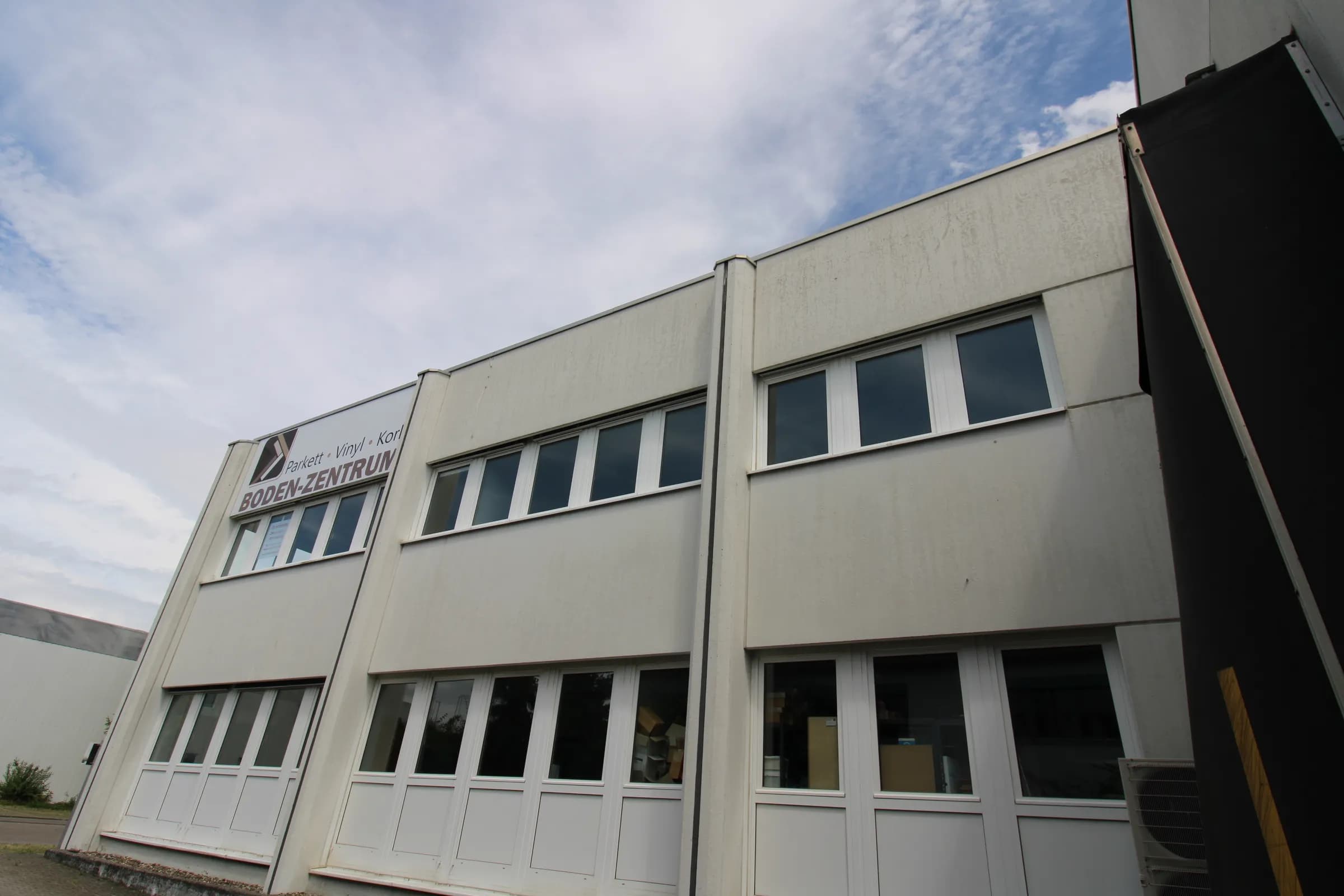 Moderne, barrierefreie Bürofläche mit umfassender Ausstattung – flexibel gestaltbar! in Flein