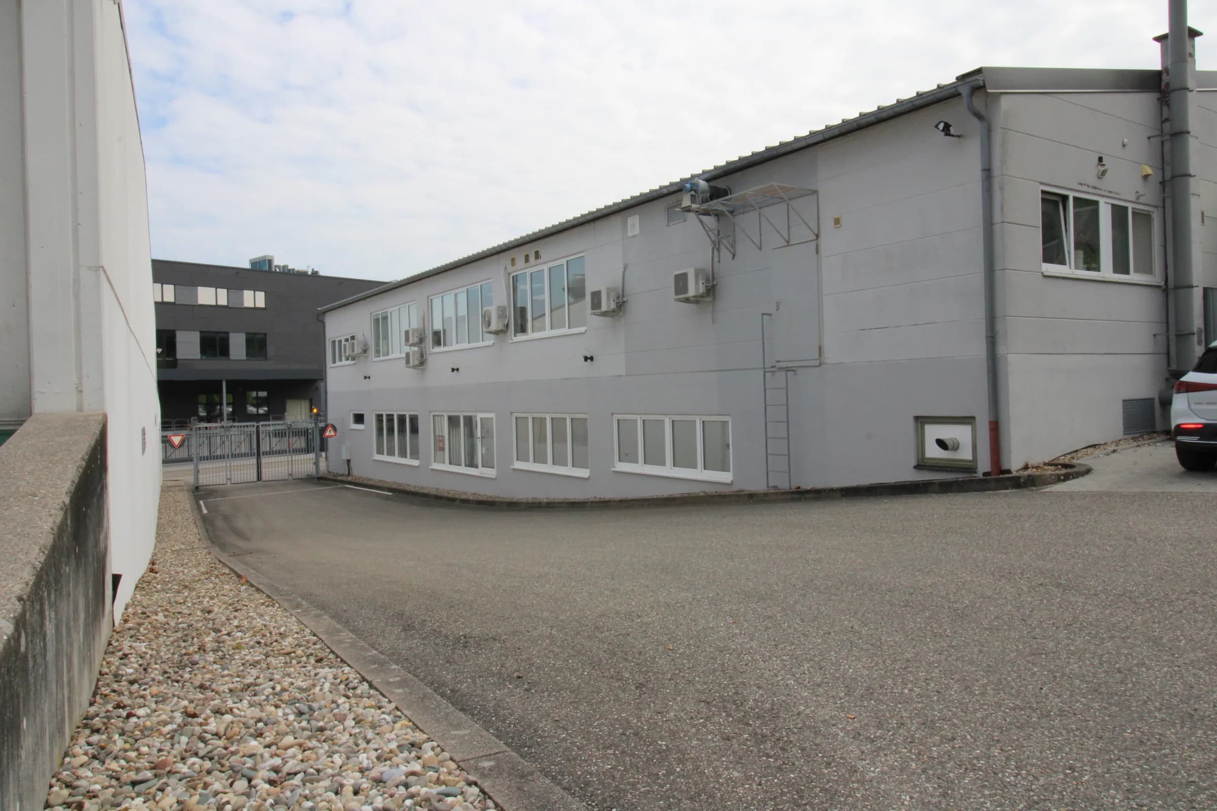 Nebengebäude light industrial und Laborflächen! in Pforzheim