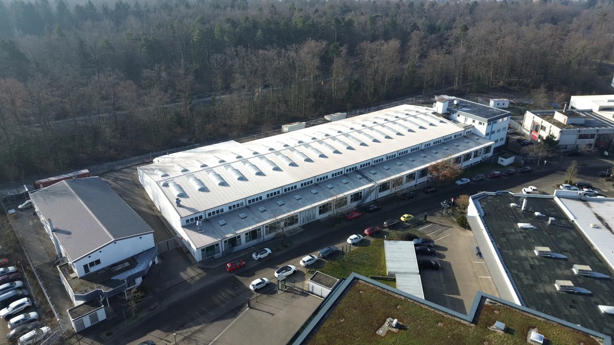 Produktions- und Lagerimmobilie mit Büroanteil – Umfahrbar, flexibel nutzbar, mit Sprinkleranlage in Pforzheim
