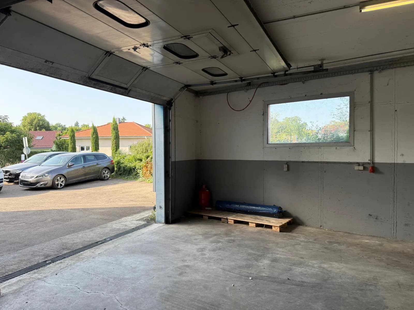 Hallenflächen mit Rolltor – vielseitig nutzbar – Provisionsfreie Vermietung! in Gemmrigheim